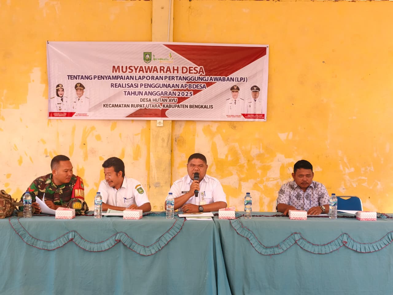 Musyawarah Desa Tentang penyampaian LPJ Realisasi APBDes Tahun Anggaran 2025 Desa Hutan Ayu